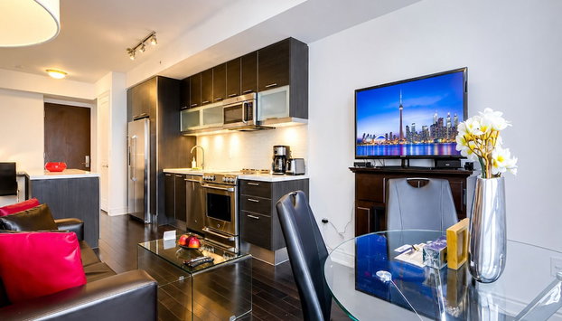 Downtown Toronto Family Suite Near Eaton Center, Sick Kids Hospital, Tmu, U of T - Foto 5, Sala de estar
