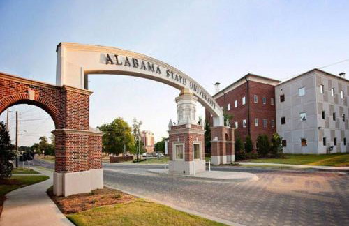 The Montgomery Manor - 5 Bedroom 4 Bath with Pool and Garage - Foto 38