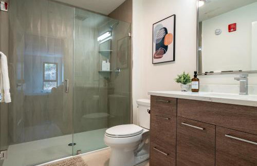 Modern Furnished Apartment in Heart of Quincy - Foto 16