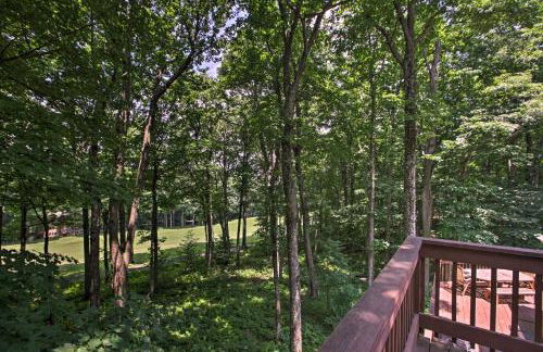 Bright Wintergreen Resort Home Deck and Grill! - Foto 37