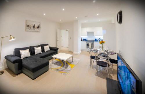 Cosy 1 Bed Apartment in Centre of St Albans - FREE Parking - 5 min walk to St Albans city centre & Railway station - Big Savings on Longer Stays!! - Photo 1