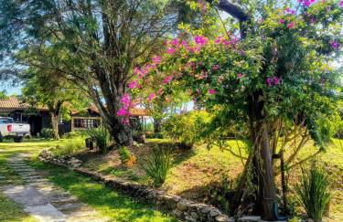 Chalé de 2 dormitórios com piscina e churrasqueira - Foto 8