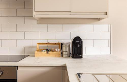 Plymouth by Charles Hope - Foto 44