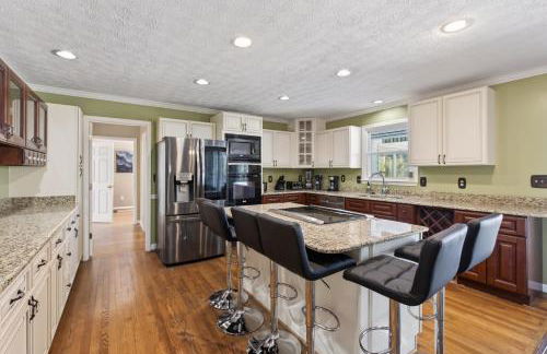 Paradise on Ocean Waterway Huge 5000 sq ft w Private Pool, Boat Dock, Grand Piano, Game Tables, BBQ, 1 acre Yard, Crib, Sleeps 34 - Photo 11