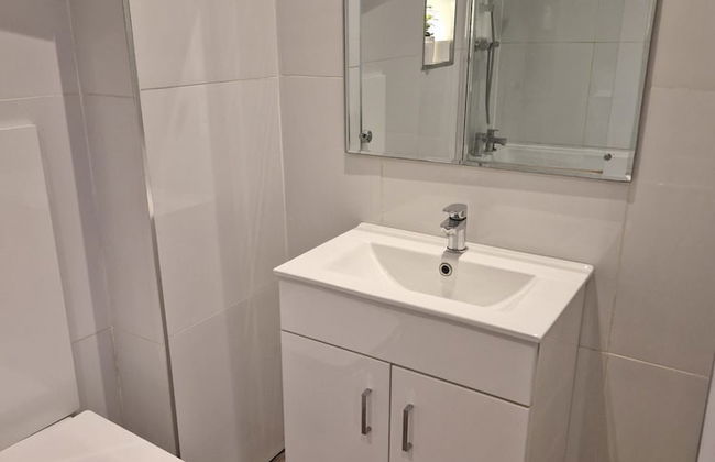 NEW! Grimsby Central, Spacious, 2 Bedrooms - Photo 20