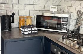 Deluxe Suite w PS5, Balcony, Netflix, Sleeps 6, ideal for relocators and professionals - Foto 12