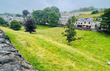 The Beautiful Bobbin - Premium Cottage with views, local walks, wood burner & pubs - Photo 12