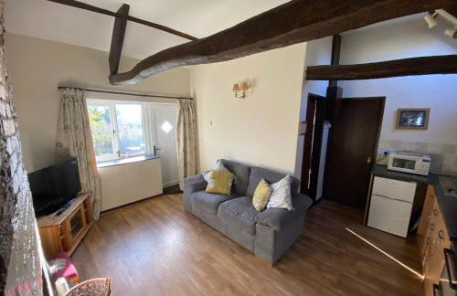 Forge Cottage, Cosy Couples Retreat in the Devon Countryside, Indoor Pool, Tennis Court and Tarka Trail Access - Photo 5