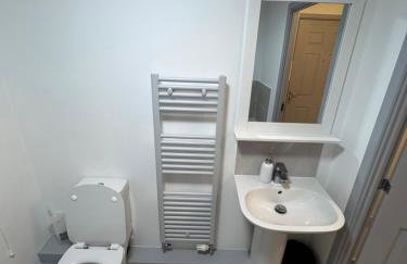 Contemporary 2-Bed Apartment with Parking Bedford - Foto 15