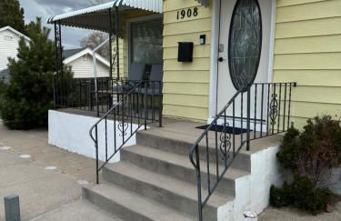 2BR Gem: Modern Comfort & Style - Foto 30