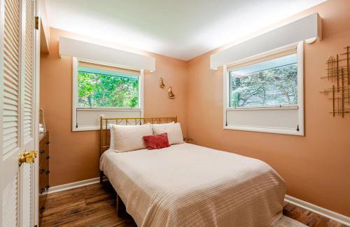 All the Waters Retro Home on Lake Michigan- Your Own PRIVATE BEACH - Foto 24