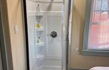 Spacious 5BR Midtown - Near Zoo and Liberty Bowl - Photo 32