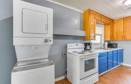 12 Mi to Lake Access Port Arthur Apt with Yard - Photo 13