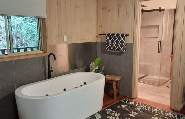 Treetops Accommodation Montville - Photo 49