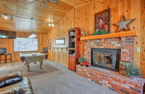 Game Room, Yard, Deck and Fireplace Lakeside Home - Foto 11