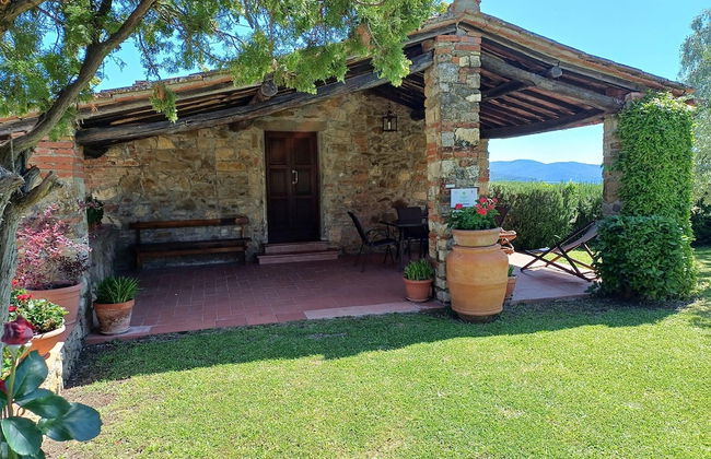 Farmhouse in Tuscany With Olive Grove Views - Photo 16