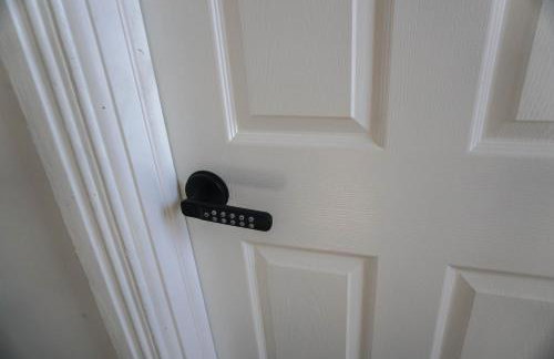 Lincoln Manor - Newly Renovated, 1mile from PHL Airport and Sports Stadiums - Foto 12