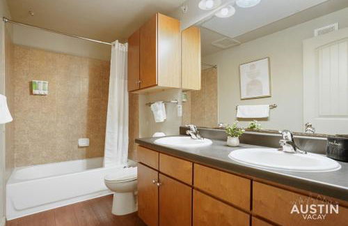 Dual Urban Oasis 8BR in Vibrant North Loop Hub - Foto 14