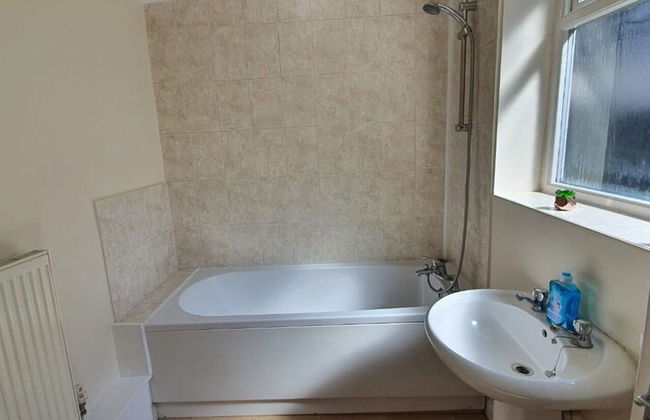 Spacious House in Stoke - Photo 23