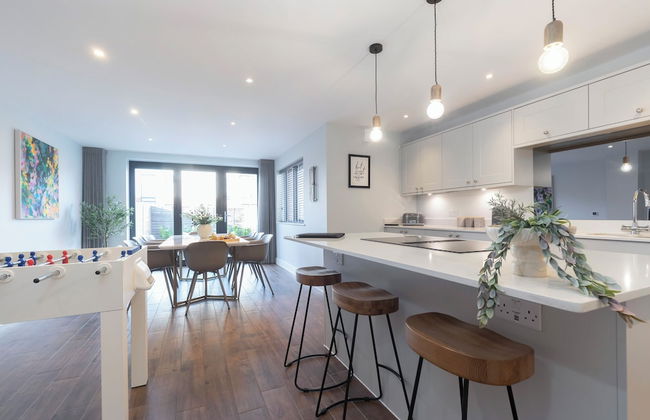 Elliot Oliver - 2 The Old Surgery: Stunning 4 Bedroom Home With Parking In Cheltenham - Photo 9