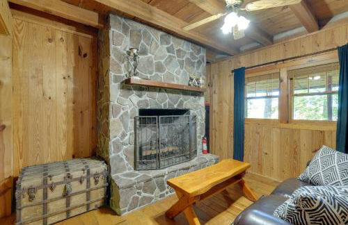 Relax By the Fire Family Gem with Porch in Afton! - Foto 9