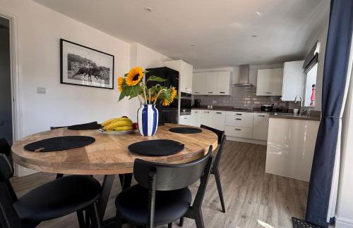 Silverstone Paddock Retreat - Photo 7