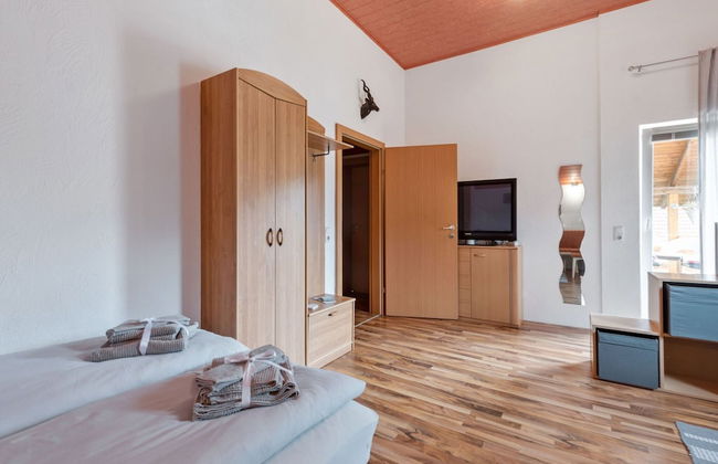 Modern Holiday Home in Pinsdorf With Garden - Photo 30