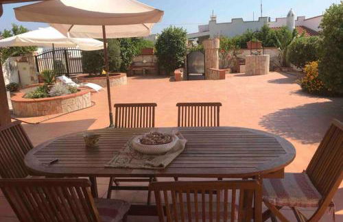 La casa di Clelia Torre colimena porto cesareo salento esclusiva 2 piani con 6 camere doppie 3 bagni posti auto terrazza giardino 5 minuti dal mare - Foto 1