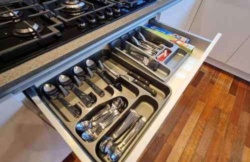 Luxury London House Sleeps x 16, Free Parking, Free Wifi, Garden Patio, Close to tube line easy access to Central London - Foto 54