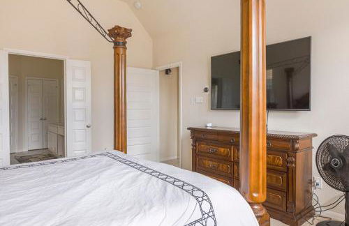 Sleeps 8 comfortably! Super location! - Foto 13