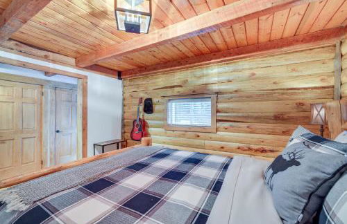 Dreamy Alpine Cabin with Hot Tub, Fireplace and More! - Foto 23