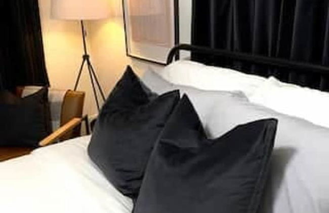 Corporate Comfort in Freetown - Port Rico Spacious Homes for Work Crews - Photo 5