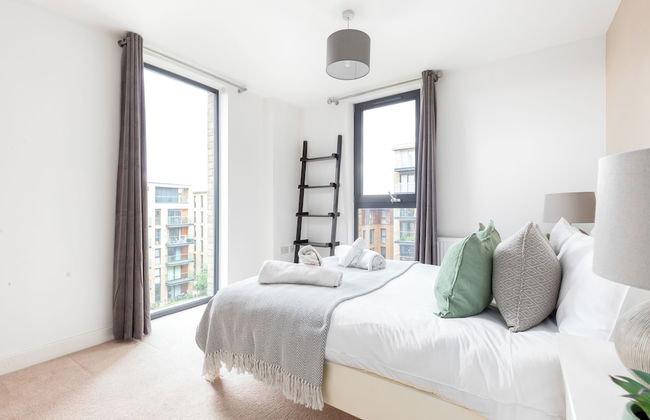 Idyllic 2 Bed Flat with Balcony in Canada Water - Foto 11