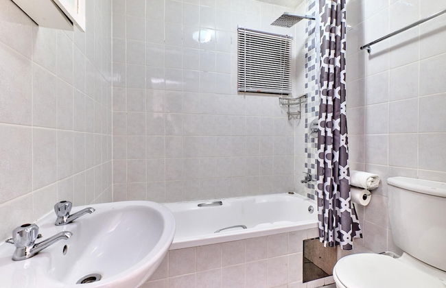 One Bed Unit in Prime Sandton- 2139 - Photo 4