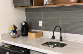 Loft novo, bem localizado, decorado em alto padrão - Foto 26