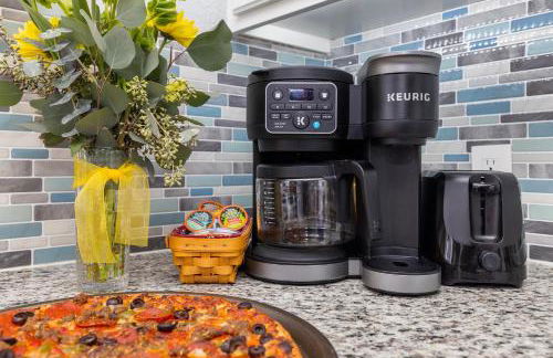 Private Hot Tub & Swing, Vintage Nintendo with Large Parking & EV ready - Foto 13