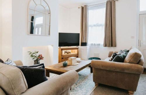 Central 3 Bed Home, Contractors, Garden, Fast WiFi, Smart TV - Foto 4