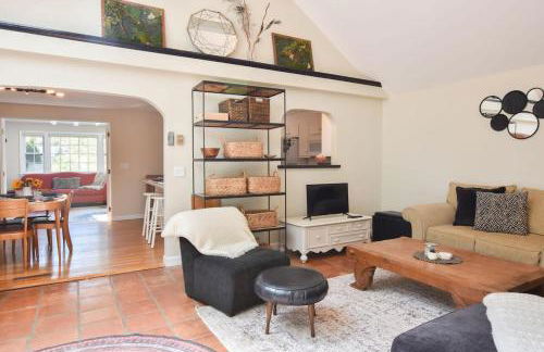 Bright & Open Central A C Dog Friendly - Photo 8