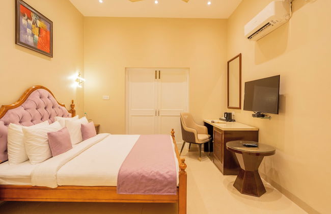 Emperor Ozran by Alaya Stays - Photo 25