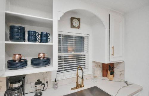 Casa Hosum - 7 mins Downtown Sleeps 9 King Bed Fenced Yard - Foto 9