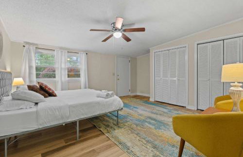 The Mid-Century Hub Close to Everything - Photo 22