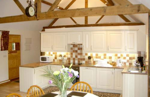 Happy Union Stables - Photo 2