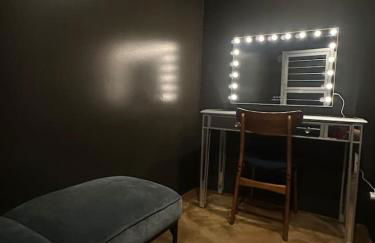 The Vault - Hidden Playroom For Couples - Private Hot Tub - Mountain Views - Riverfront - Foto 15