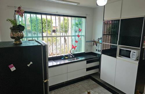 Belíssima Casa a Beira Mar com Piscina Aquecida Cobrado a Parte, 5 Quartos com Ar Condicionado, Amplo Salão de Jogos com Mesas de Bilhar e Pebolim, Amplo Espaço Externo com Churrasqueira em Deck Gourmet Coberto frente a Piscina,Tudo isso á Beira Mar - Photo 43