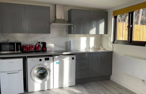 Studio - Sleeps 2 - Pet friendly - Parking - Photo 8