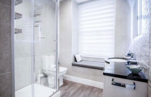 Belle Vue Court - 2 Bedroom Apartment - Tenby - Photo 48