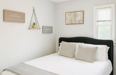 Spacious Three Bedroom Parma Home Sleeps six Near Cleveland - Foto 16