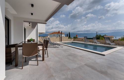 Villa Lavanda -semi-detached villa with a pool and a panoramic view, close to a sandy beach- by TRAVELER tourist agency Krk - Foto 6