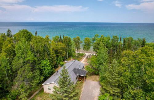 Cheboygan Getaway with Fire Pit and Lake Access! - Photo 3