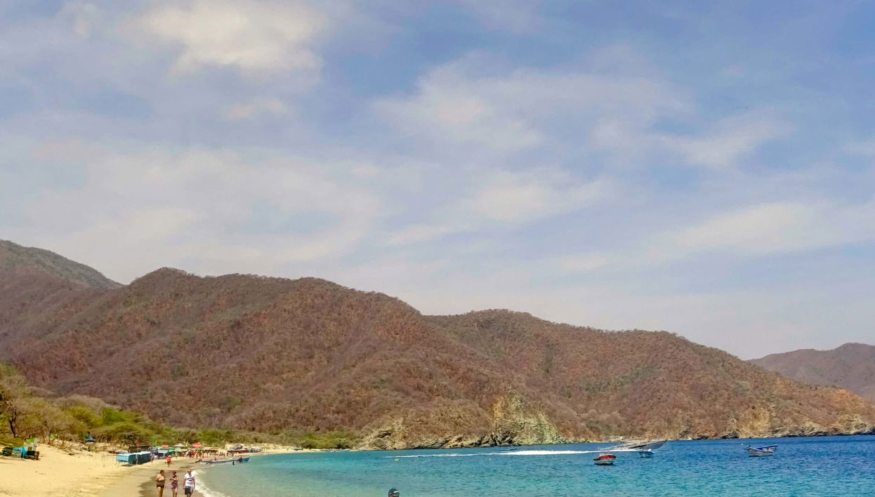 Giro in barca a vela a Baia Concha